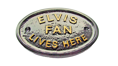 ELVIS FAN LIVES HERE - HOUSE DOOR PLAQUE WALL SIGN GARDEN WITH GOLD LETTERING - 第 1/1 張圖片