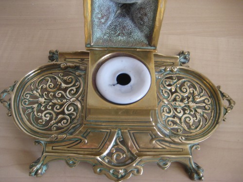 THREE PIECES VICTORIAN ORNATE BRASS, INK WELL (WILLIAM TONKS) + TWO CANDLESTICKS - Picture 3 of 13