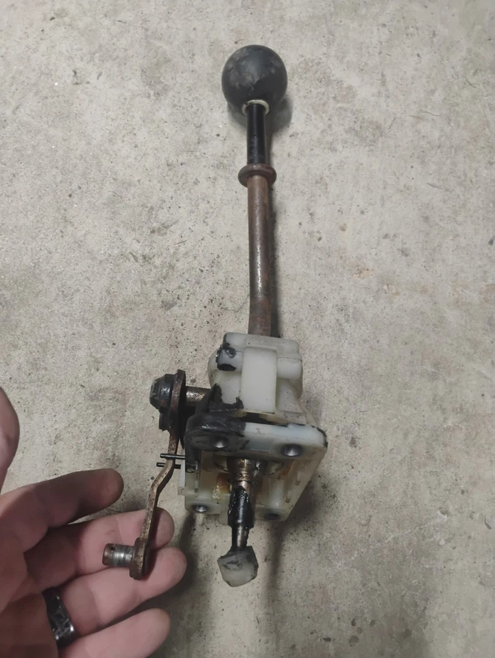 Toyota Tercel 1991-1997 tracción delantera transmisión manual palanca de cambios montaje de 4 velocidades OEM Foto 2 de 4