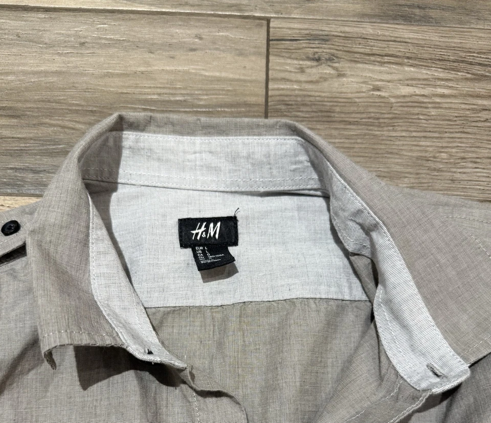 Camisa gris grande con botones H&M para hombre Foto 3 de 4