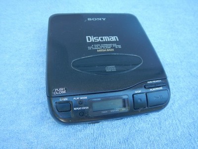 Sony Discman D-33 Portable Compact Disc Audio Player CD FOR PARTS OR REPAIR
