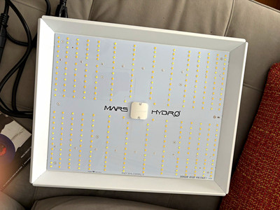 Mars Hydro TS1000 150watt LED dimmable Grow Light 12''x16.8''