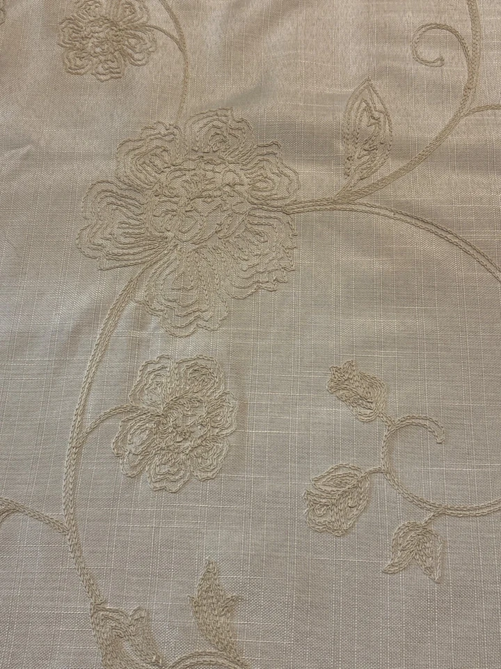 Panel de cortina floral bordado beige Laura Ashley 83x37 Foto 2 de 4