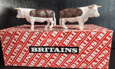 BRITAINS VILLAGE FARM HEREFORD BULLS SET OF 2 VTG 1980 2163 NOS PLASTIC ENGLAND