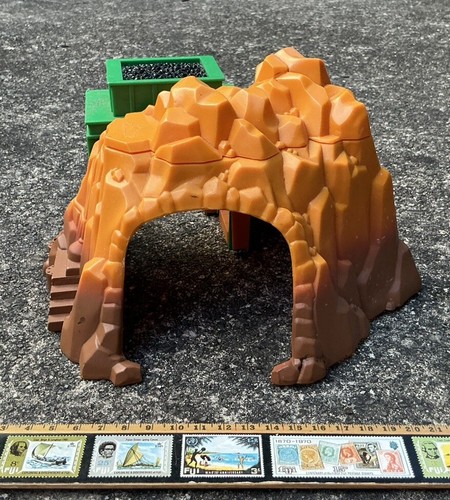 VINTAGE ECHO CAVE TRACK ACCESSORY 2006 THOMAS & FRIENDS WOODEN RAILWAY EXC! - Picture 3 of 5