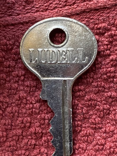 Vintage Heavy Ludell Pad Lock with Key, Padlock, Hardened Steel - Picture 5 of 10