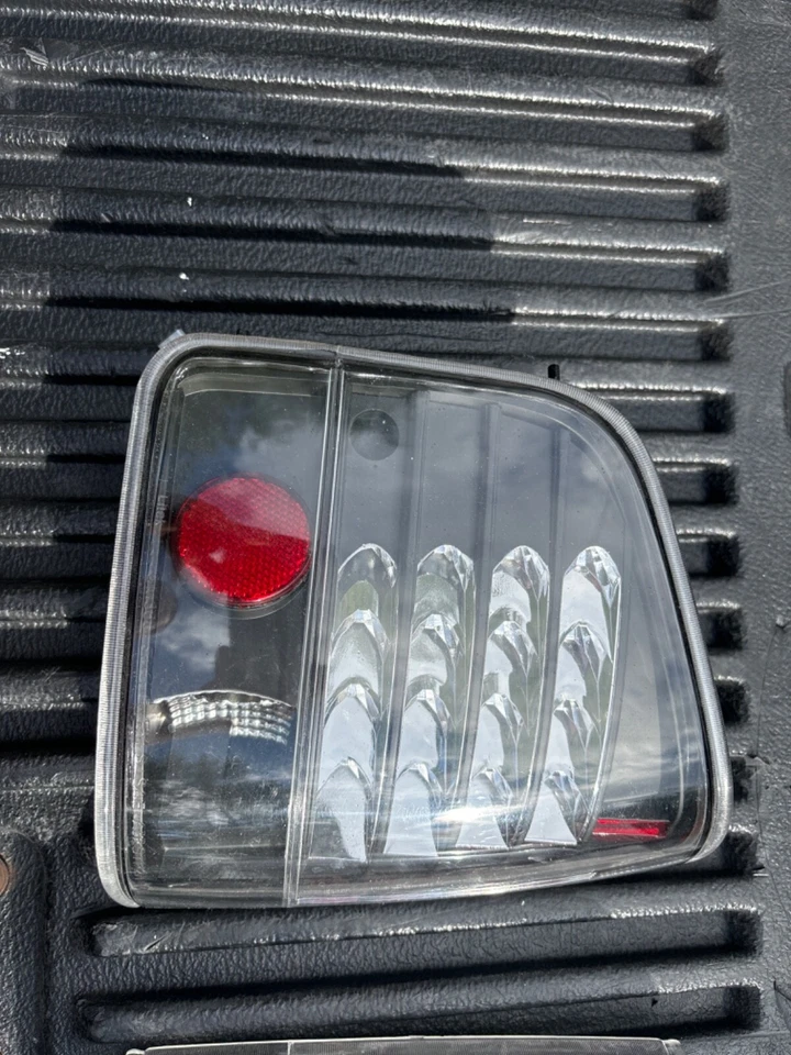 Luz trasera de repuesto 94-04 Chevy S10/GMC Sonoma. Nuevo nunca usado  Foto 3 de 4