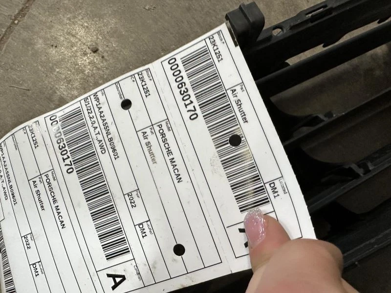 MACAN     2022 Air Shutter 1771104 Foto 2 de 4