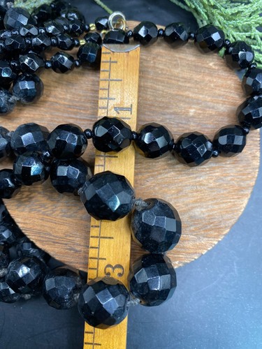Pair vintage, faceted & graduated black jet hand knotted necklaces & earrings - Picture 5 of 7
