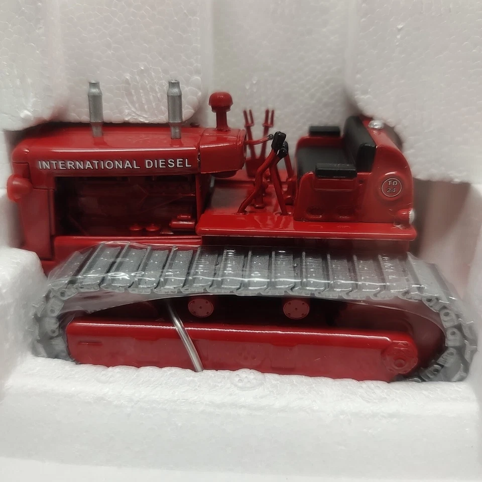 SpecCast 1/50 International Diesel TD-24 "The Agile Giant" Crawler ZJD-1576 NIB - Image 2 of 4