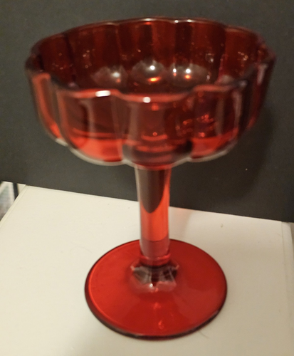 Set of (4) Target Bullseye's Valentines Red Champagne 5.4 oz Coupe Glass (NIB) - Picture 3 of 5