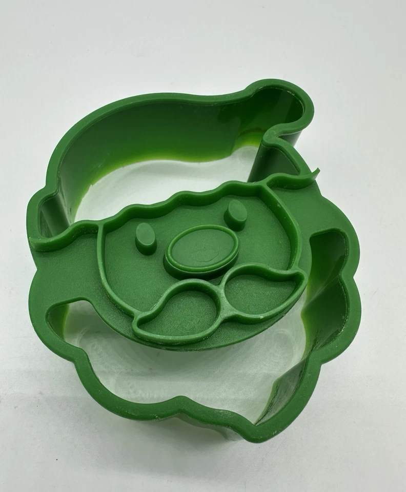 Cortador de galletas Cuisipro cara de Papá Noel verde con pieza de repuesto de sello Foto 2 de 4