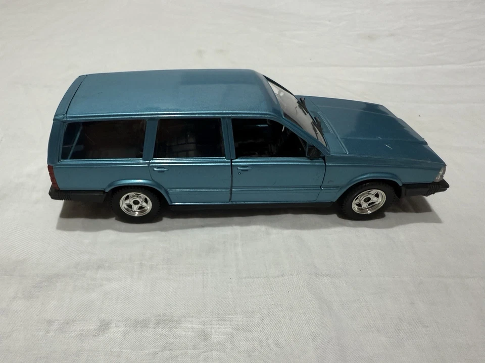 Polistil 1:25 Volvo 760 GLE No Burago Solido  - Immagine 3 di 4
