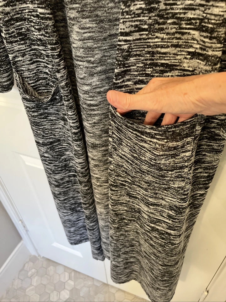 Cárdigan largo French Laundry XL frente abierto bolsillos plumero fluido negro blanco usado en excelente estado Foto 3 de 4