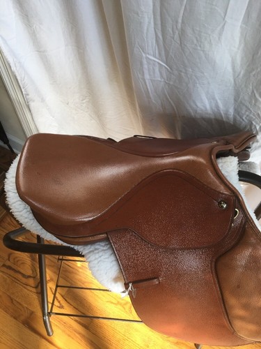 Regency Quality English Close Contact Saddle 16 1/2" Seat Color Chestnut - Picture 4 of 9