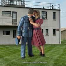 W.Britain 25025 "I'll Be Seeing You" - RAF Pilot Kissing Girl Goodbye Britains