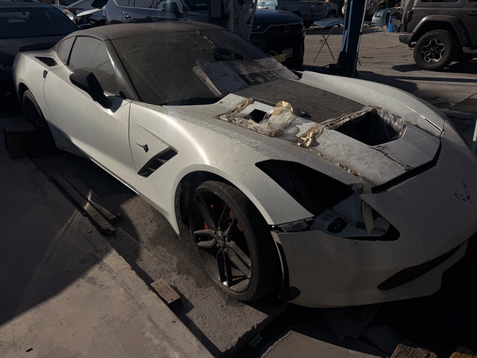 2014 White Chevrolet Corvette   | C7 Corvette Photo 3