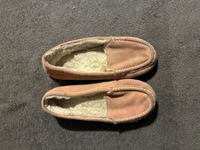 Womens 9 Suede Moccasin Slippers Pink Faux Fur Lined Cozy Indoor Outdoor Shoes