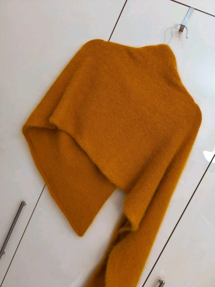Beautiful hand- knitted pumpkin big scarf, 80% angora, Italy 🧡🍂🎃 - Image 3 of 4