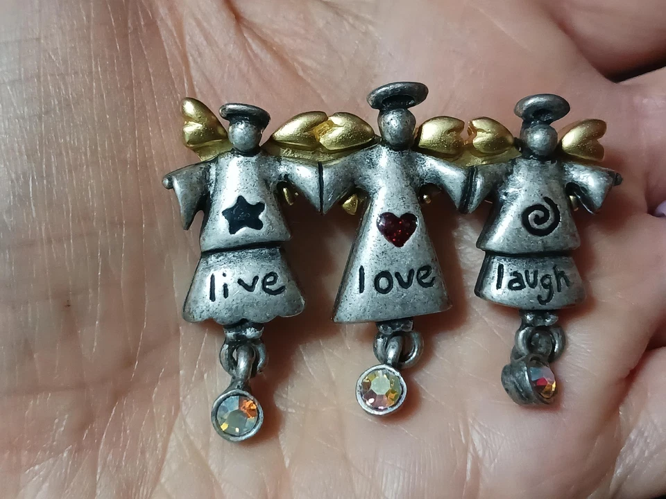 Broche prendedor triple ángel AJMC Live Love Laugh tono plateado dorado firmado vintage Foto 4 de 4