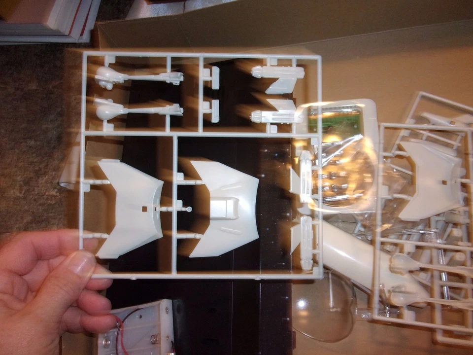 AMT/Ertl Star Trek The Enterprise Incident 8254 kit w/Fiber Optic Lights LOTLU - Image 2 of 4