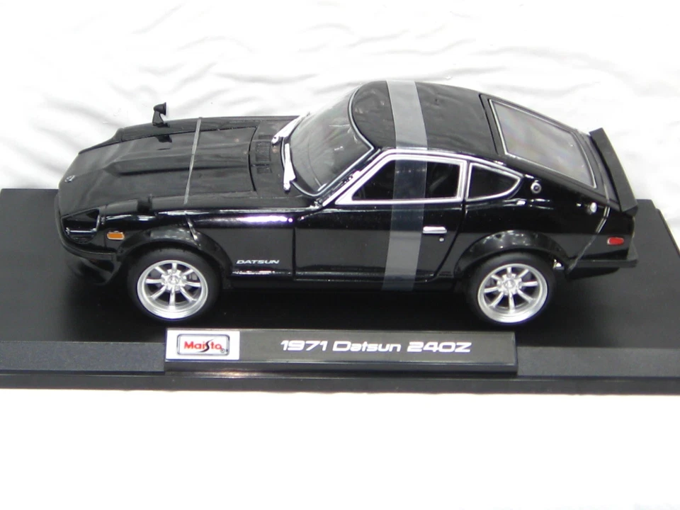1971 DUTSUN 240Z BLACK  NEW IN BOX 1:18. - Image 3 of 4