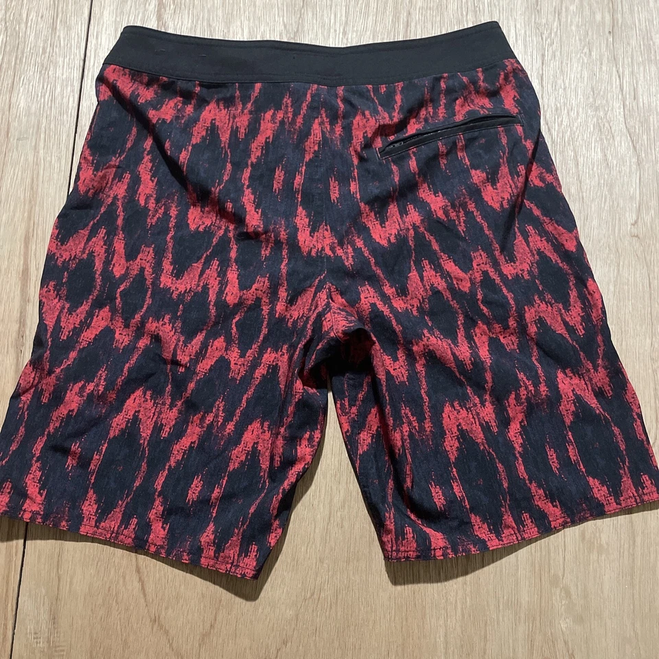 American Eagle Red Black Printed Board Shorts Men's Size Medium Swimwear Swim - Image 3 of 4