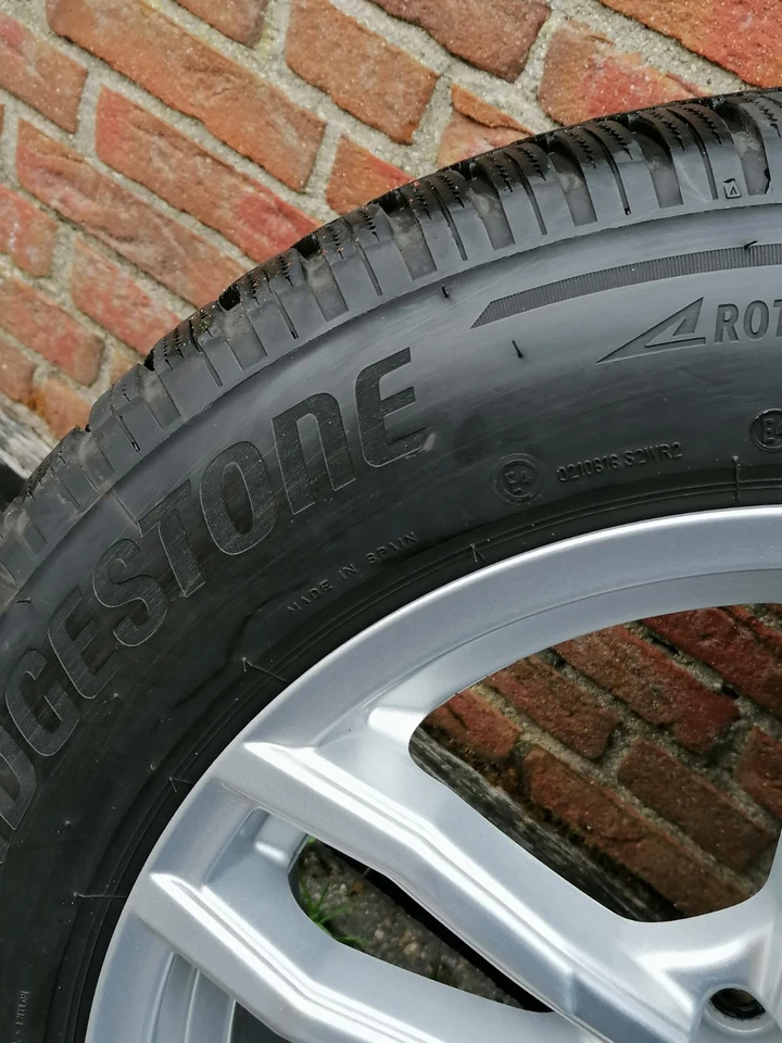 BMW Winterreifen Neuwertig 225/60 R18 incl ALU Felgen...  - Bild 3 von 4