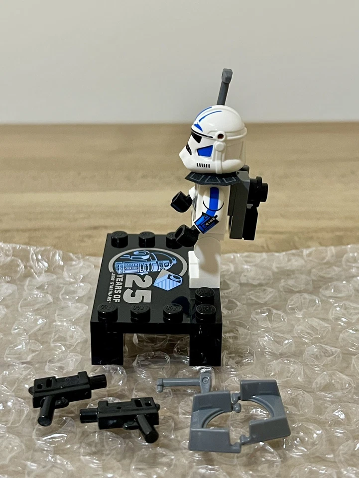 LEGO Star Wars ARC Clone Trooper Fives Minifigure 25th Anniversary 75387 - Image 4 of 4