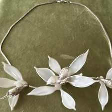 Silver Tone White Flower Pendant Necklace Sna...