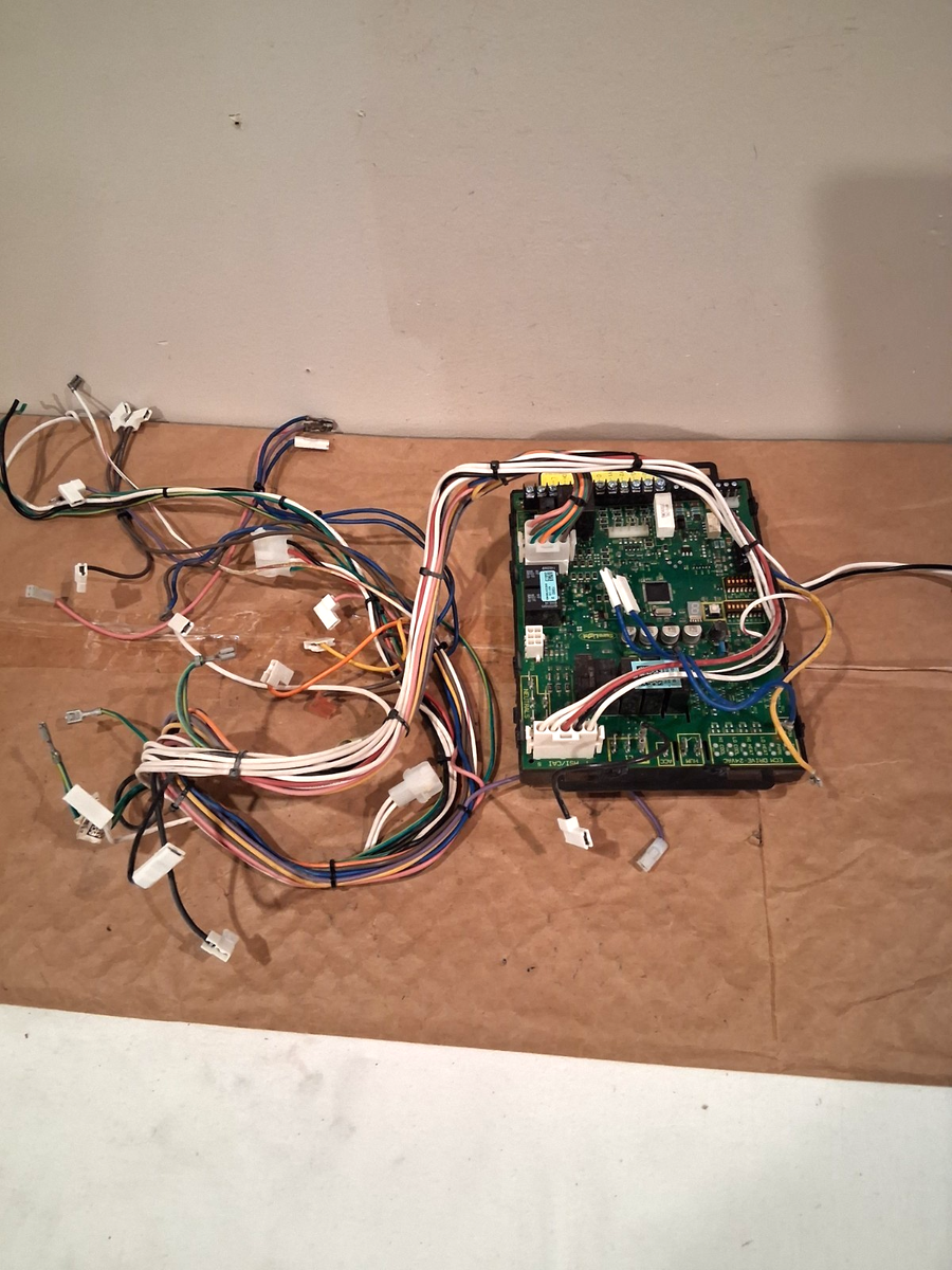 83w88 LENNOX Surelight 103130-03 S9232F2002 Furnace Control Board