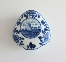 Delfts Blauw 550 trinket box windmill - very good condition