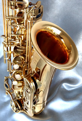 CONDUCTOR Gold Alto Sax with Nice Mendini Case & Standard Mouthpiece - VERY GOOD