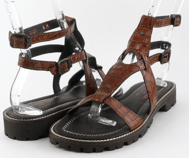 donald pliner flat sandals