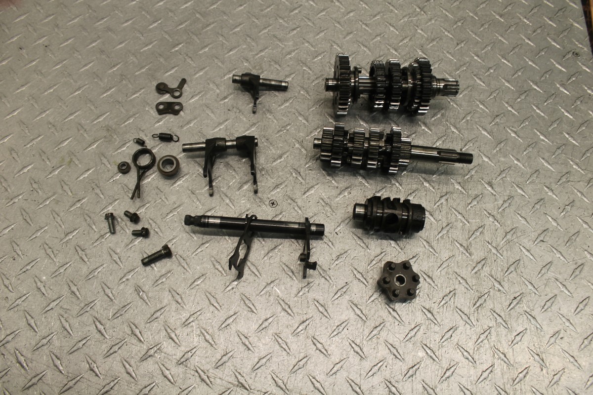 軸 1990 KAWASAKI KX80 ENGINE TRANSMISSION TRANNY ASSEMBLY GEARS