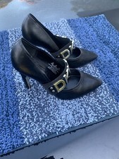 DKNY Genevive Logo Pumps Heels Shoes Womens Sz 6 M Black and Gold Metal Logo NEW