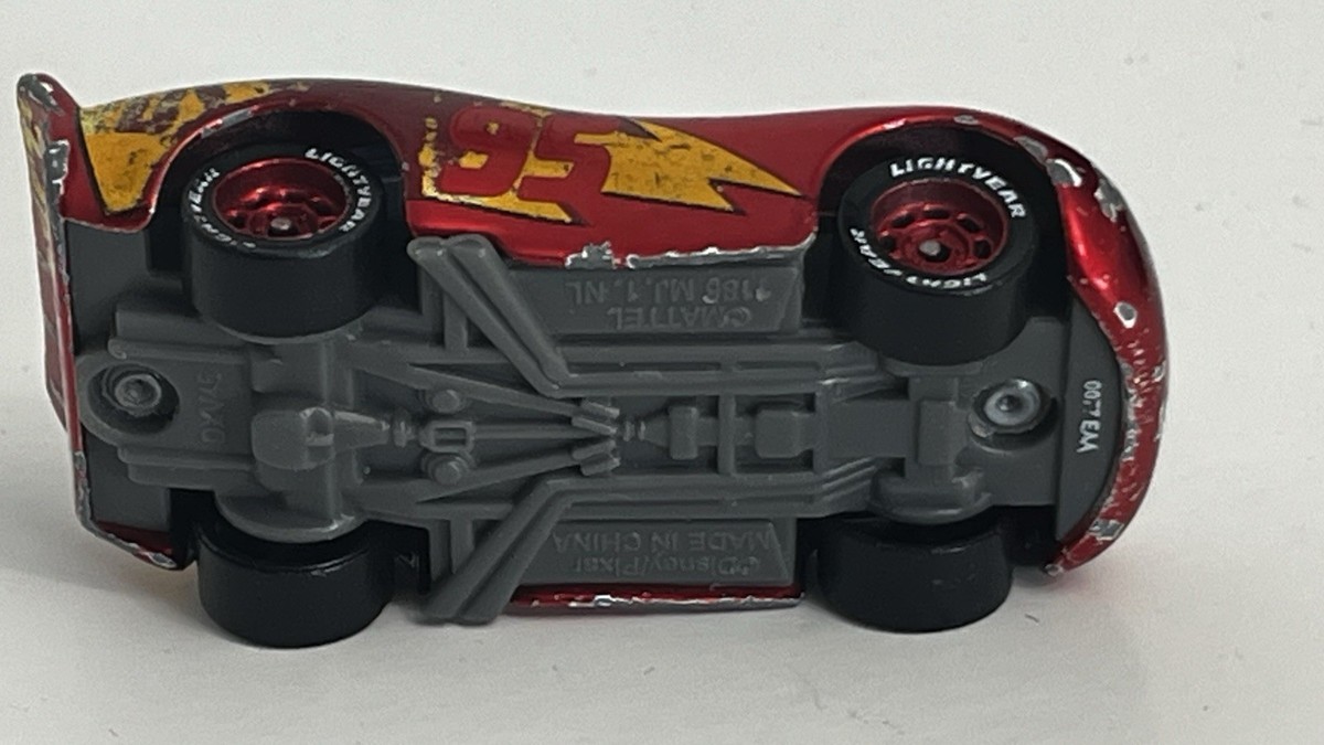 Disney Pixar Cars Rust-Eze Racing Center Lightning Mcqueen 1:55