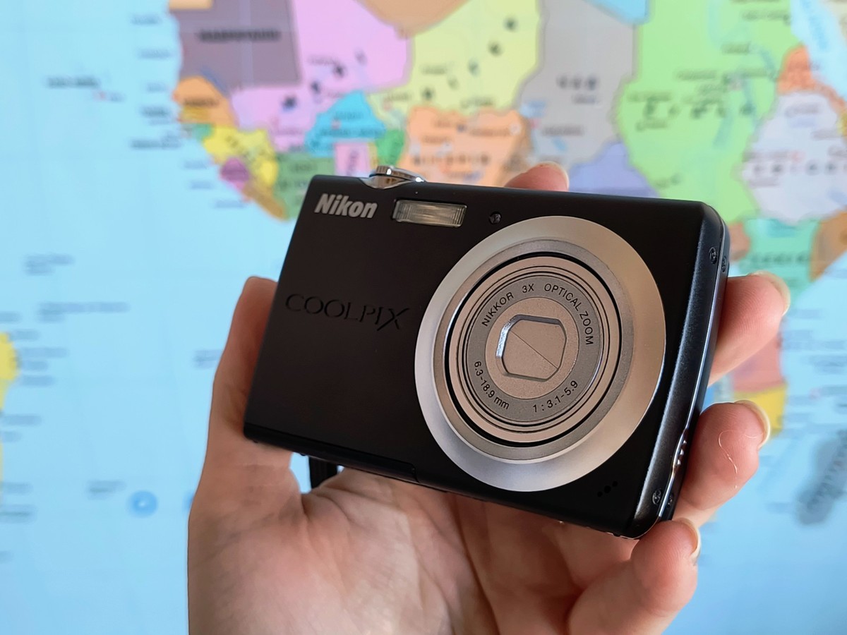 Nikon COOLPIX S203 10.0MP Digital Camera - Black Fully Working