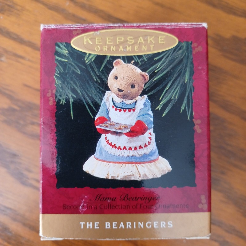 NEW 1993 Hallmark Keepsake Mama Bearinger with Tray of Cookies Ornament #2
