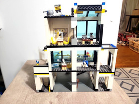 LEGO CITY Police Headquarters 7744 - Mostly Complete But No Figures or Manual