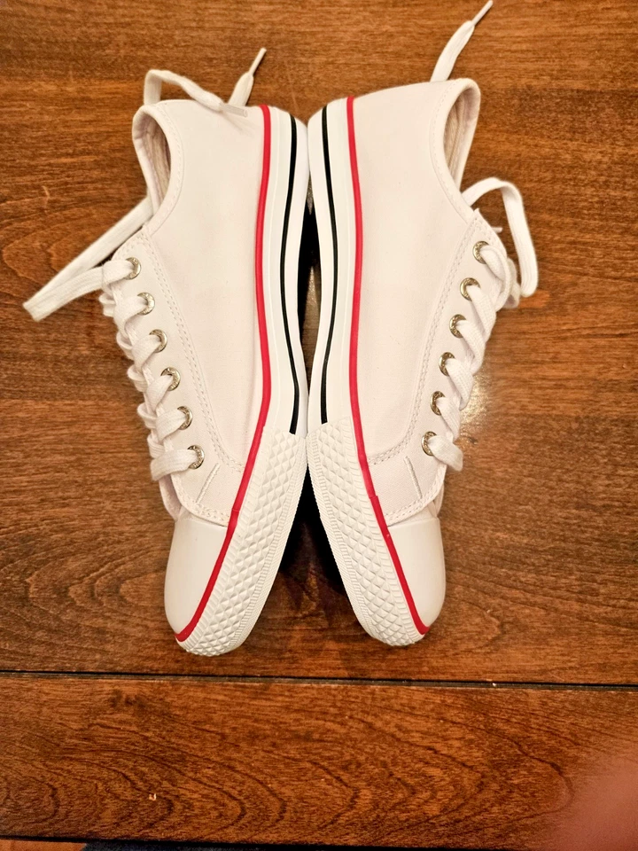 Zapatos Levi's - Tenis para mujer talla 8 - Top bajo de lona blanca con cordones - #720238 Foto 2 de 4