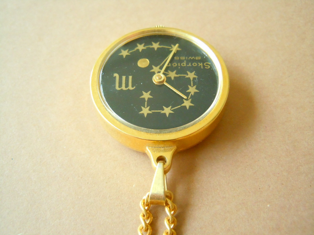 Zodiac Sign Pocket Watch Manual Winding with Chain Sc… Gem