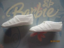 BARBIE DOLL / PAIR OF SHOES: BOOTS, PUMPS ....... (1609)