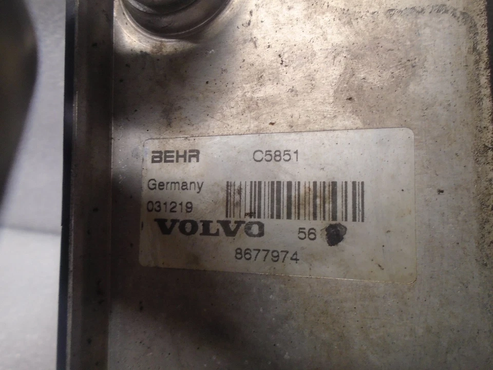 2001-2009 Volvo S60 Engine Oil Cooler 8677974 OEM DK711163 - Image 3 of 4
