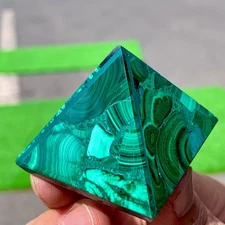 76G Natural malachite Pyramid Chakra Treatment Energy Stone Generator Spiritual