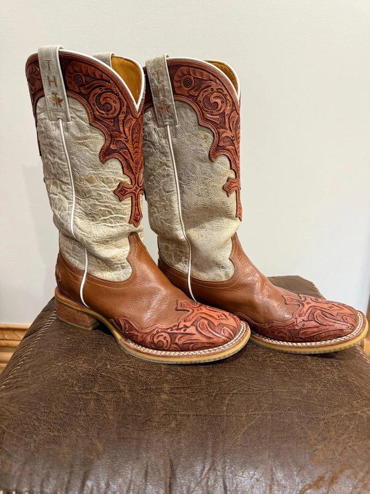 Botas de vaquero Tin Haul para mujer de cuero tostado hechas en el cielo Foto 2 de 4