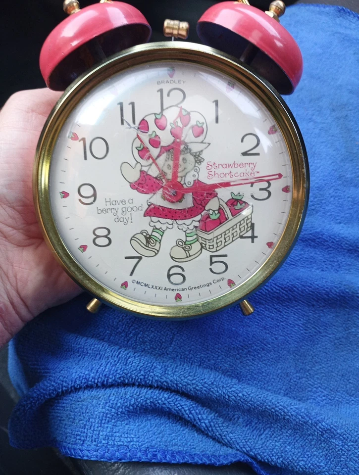 Vintage STRAWBERRY SHORTCAKE 1981 Bradley Alarm Clock Red Alarm Bells American G - Image 4 of 4