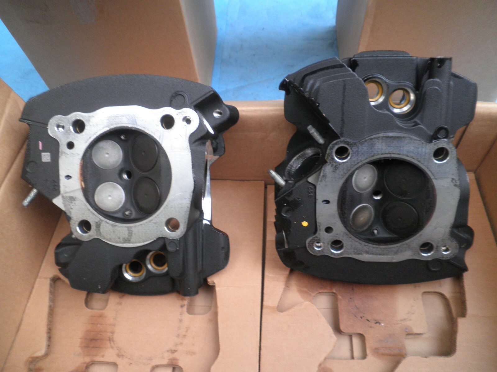 2017+ HARLEY OEM TOURING SOFTAIL M8 114 OIL COOLED CYLINDER HEADS JUGS