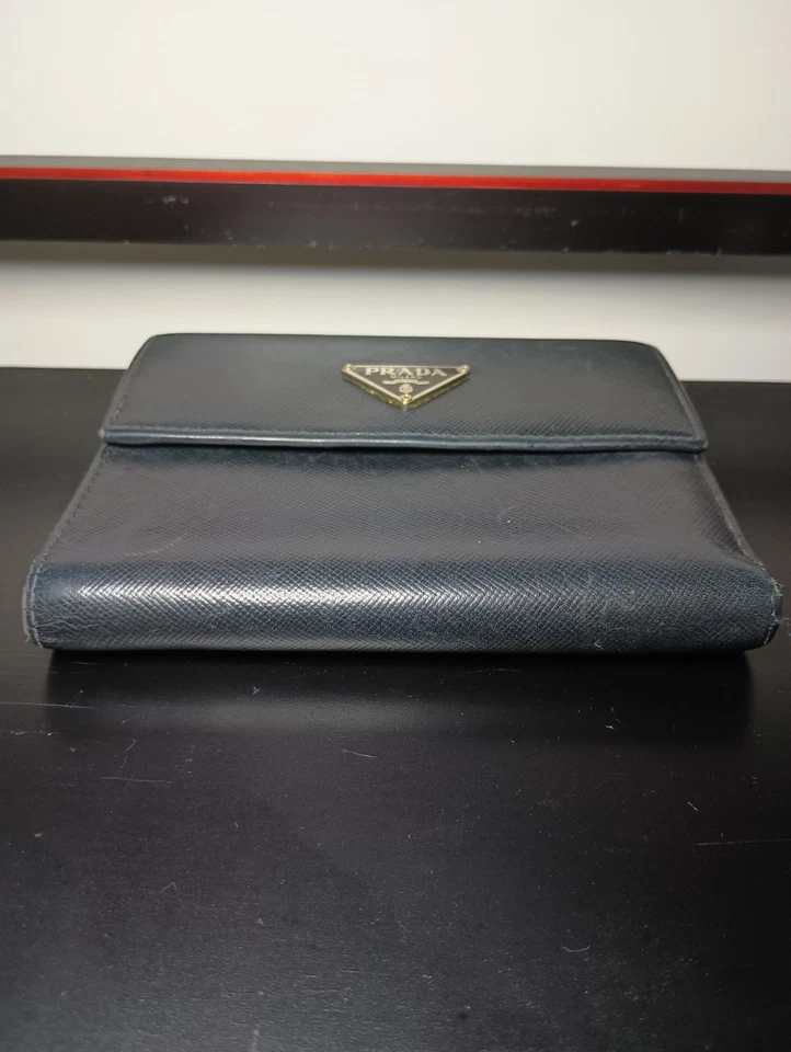 Cartera Prada de cuero negra triple pliegue en muy buen estado incluye certificado de autenticidad Foto 4 de 4