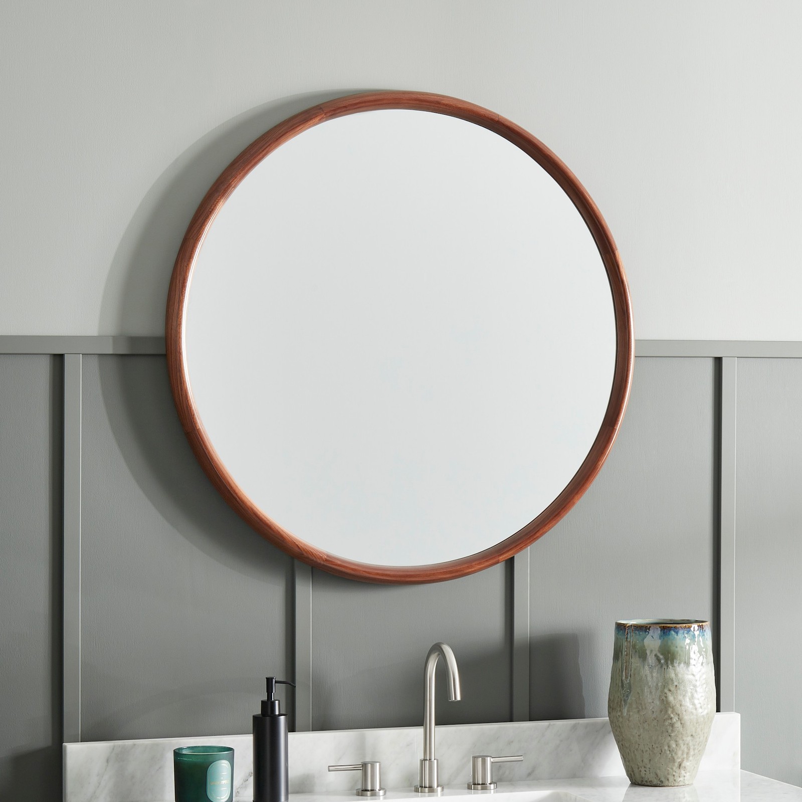 Signature Hardware Novak 34in Circular Flat Framed Wall Mounted Bathroom Mirror 40190₽
